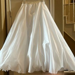 Bridal/Formal Full length white Crinoline petticoat. Size 14